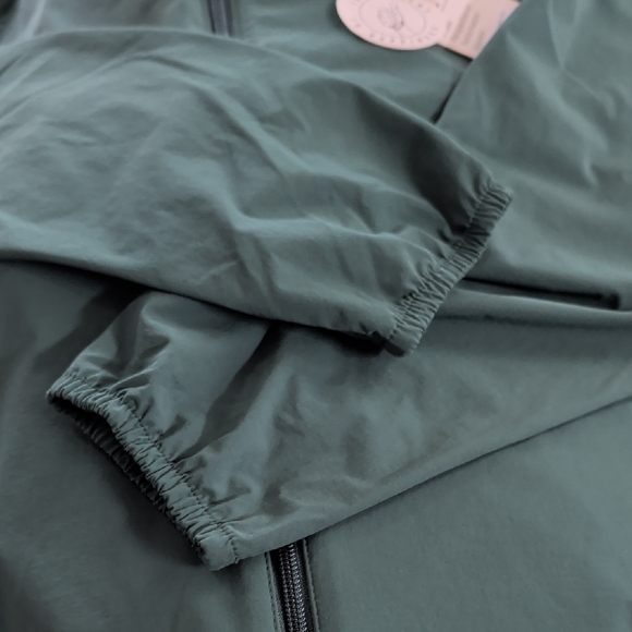 Vuori Renew Trainer Shell Viridian NWT - Picture 8 of 8